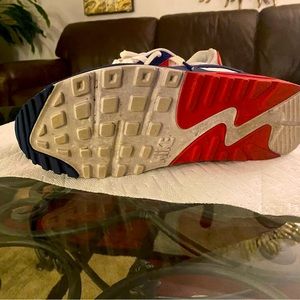 Gently Used Men’s Air Max Sneaker! Size 13